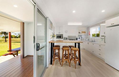 Curtis Island Villa | Cottage 2 Cape Keppel Beach