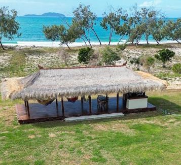 Curtis Island Villa | Cottage 2 Cape Keppel Beach
