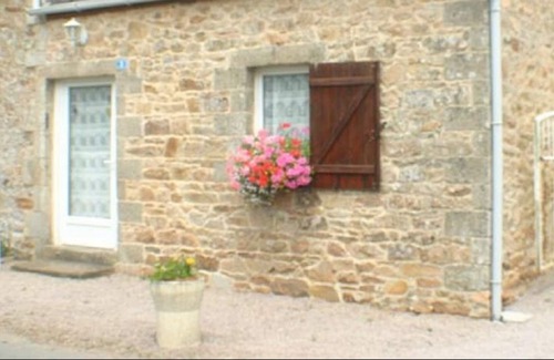 Plounevez-Moedec House | Cottage 2 places plus a child