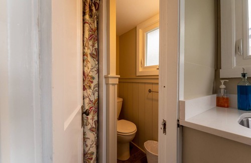 Weirs Beach Cabin | Cottage 2 Summary: Th