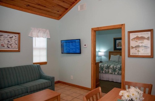 Fulton House | Cottage 20 at D&R Pelican Bay Resort