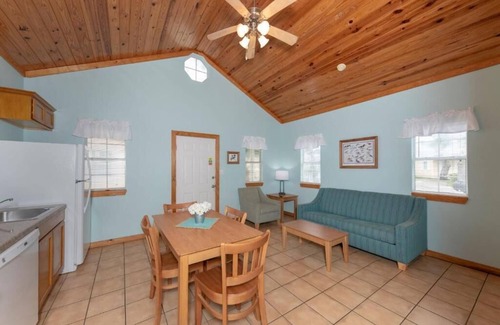 Fulton House | Cottage 20 at D&R Pelican Bay Resort