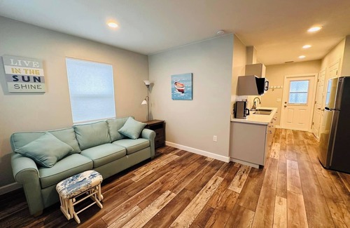 Tavares Cottage | Cottage 22: The Boathouse - Waterfront Lodging in Downtown Tavares, FL