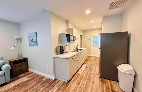 Tavares Cottage | Cottage 22: The Boathouse - Waterfront Lodging in Downtown Tavares, FL