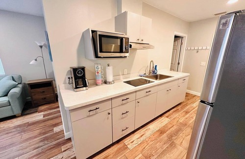Tavares Cottage | Cottage 22: The Boathouse - Waterfront Lodging in Downtown Tavares, FL