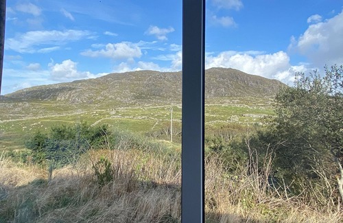 Roundstone Cottage | Cottage 396 - Roundstone - sleeps 6 guests in 3 bedrooms