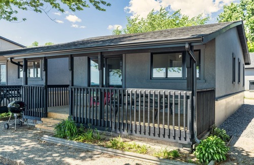 Wainfleet Cottage | Cottage 4: Beachfront Cottage Escape