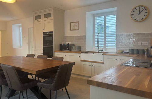 Clifden Cottage | Cottage 440 - Clifden - sleeps 8 guests in 4 bedrooms