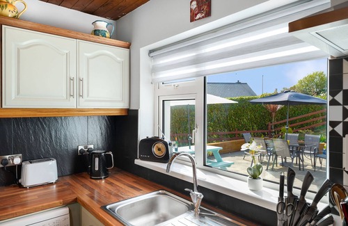 Clifden Cottage | Cottage 479 - Clifden - sleeps 6 guests in 3 bedrooms