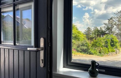 Roundstone House | Cottage 486 - Roundstone