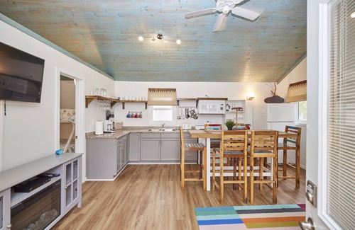 Wainfleet House | Cottage #5 · Lake Haven Beach Resort