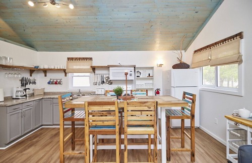 Wainfleet House | Cottage #5 · Lake Haven Beach Resort