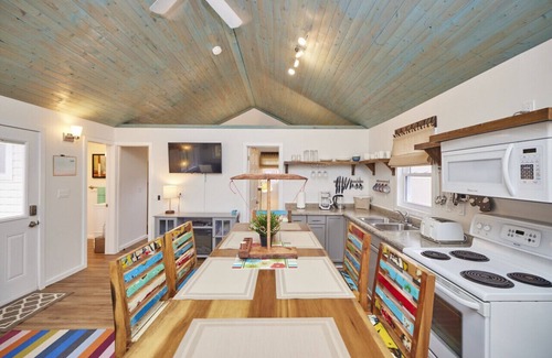 Wainfleet House | Cottage #5 · Lake Haven Beach Resort
