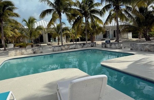 Sandy Point Cottage | Cottage 6 - Charming 1-bedroom cottage-pool-tennis-walk to beach in Sandy Point