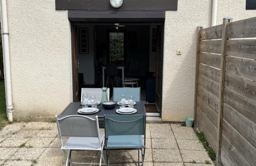Cabourg Apartment | *Cottage 6 pers à Cabourg - Proche plage et thalasso, jardin, parking, Wi-Fi gratuit* - FR-1-487-358