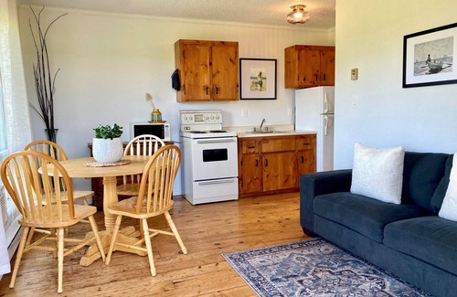 French River Cottage | Cottage #7 with coastal decor - 1 bedroom - pet friendly!