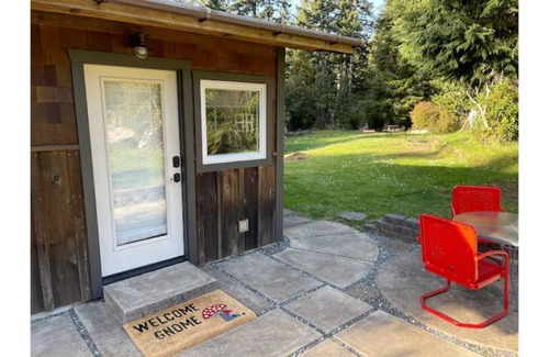 Bandon Cottage | Cottage Above Fern Creek - Private Cottage with Forest View, Kitchenette