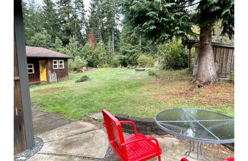Bandon Cottage | Cottage Above Fern Creek - Private Cottage with Forest View, Kitchenette