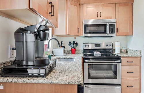 Eastside House | Cottage APT w/Loft on Jones ★ Savannah’s Prettiest Street ★ Historic District