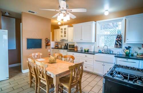 Paso Robles House | Cottage at Capitol Hill-In-Town Vintage Charm with Spa!