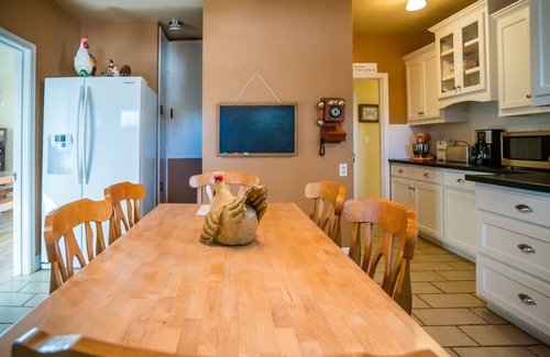 Paso Robles House | Cottage at Capitol Hill-In-Town Vintage Charm with Spa!