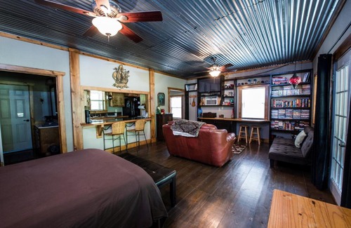 Lindale Cabin | Cottage at Coyote Creek