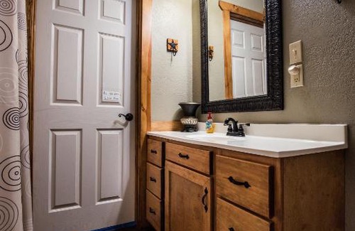 Lindale Cabin | Cottage at Coyote Creek