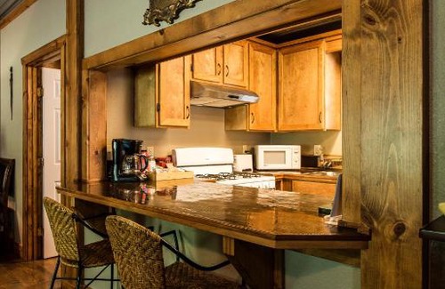 Lindale Cabin | Cottage at Coyote Creek