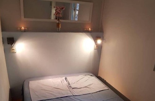 Saint-Martin-du-Puy Cottage | Cottage at Lac de Chaumeçon with private pond