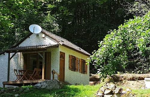 Saint-Martin-du-Puy Cottage | Cottage at Lac de Chaumeçon with private pond