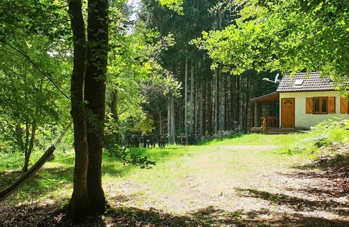 Saint-Martin-du-Puy Cottage | Cottage at Lac de Chaumeçon with private pond