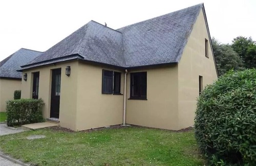 Ploermel House | Cottage at the foot of Lac au Duc and its golf course