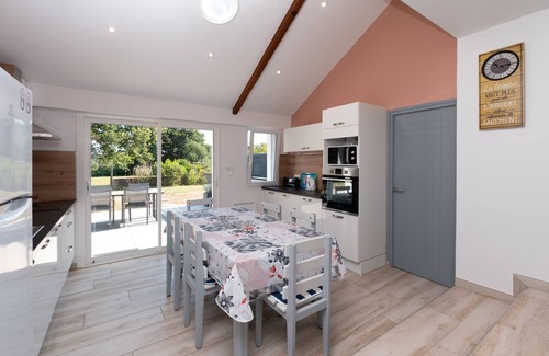 Crach Cottage | Cottage 'Au Pied Des Chênes' with Private Terrace, Shared Garden and Wi-Fi