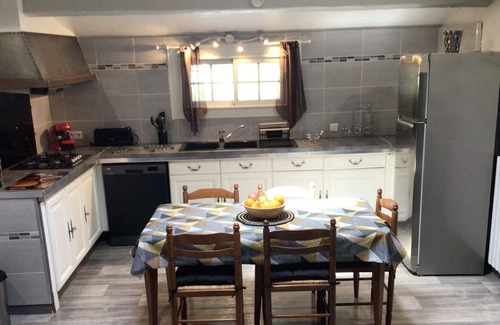 Chateaurenard Apartment | Cottage between Avignon and St Rémy de Provence with swimming pool