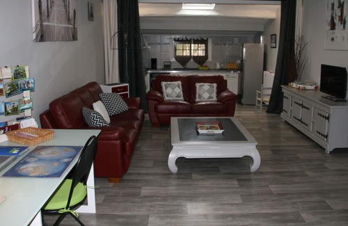 Chateaurenard Apartment | Cottage between Avignon and St Rémy de Provence with swimming pool