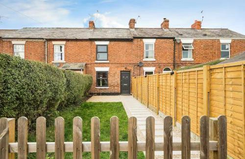 Chester House | Cottage By Canal and Centre By Cheshire Escapes