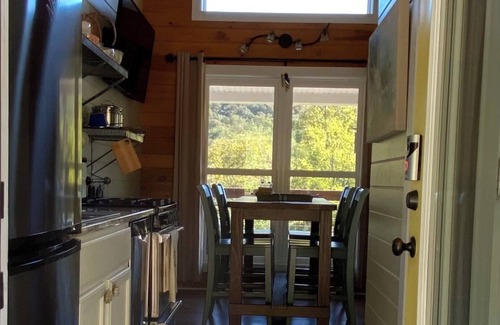 Estillfork Cottage | Cottage by the creek, beautiful Mountain View, perfect getaway!