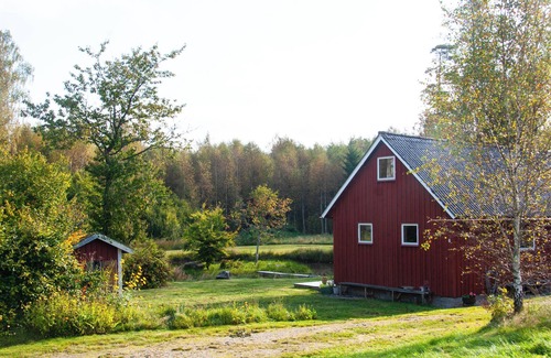 Bolmen Cottage | Cottage by the pond in Bolmen, near the lake, canoe,sauna playhouse bicycles, Wi-FI