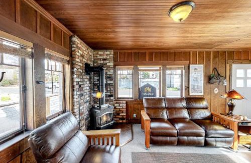 Manzanita House | Cottage by the Sea (MCA #1213)