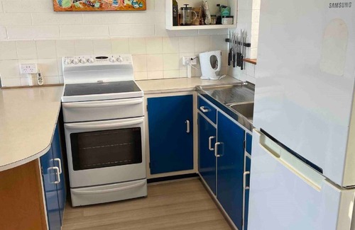 Middleton House | Cottage By The Sea: Surf at your 'doorstep' Pets Welcome!