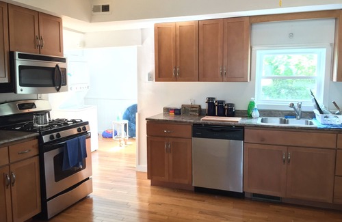 Momauguin House | Cottage by the Sea, Yale New Haven Getaway Destination