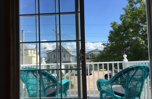 Momauguin House | Cottage by the Sea, Yale New Haven Getaway Destination
