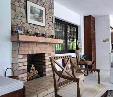 Mueang Len House | Cottage by the pond