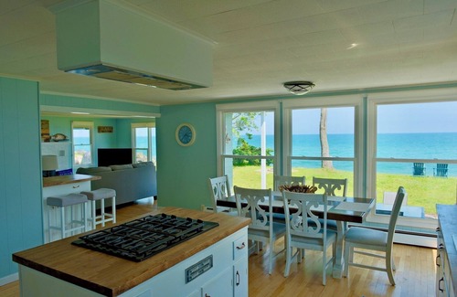 East Tawas House | Cottage Charm - East Tawas
