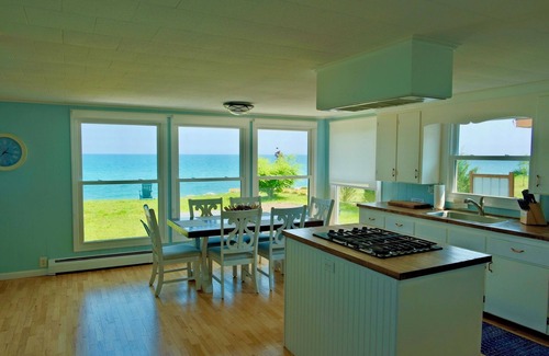 East Tawas House | Cottage Charm - East Tawas