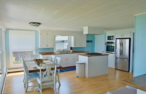 East Tawas House | Cottage Charm - East Tawas