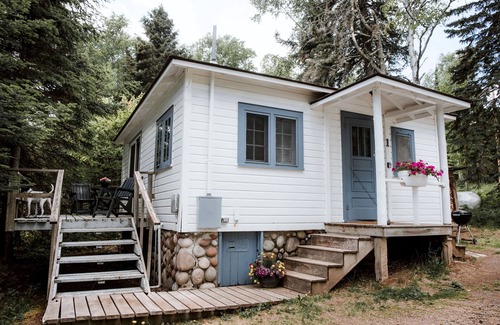 Lutsen Cottage | Cottage Charm in the North Woods of Lutsen!