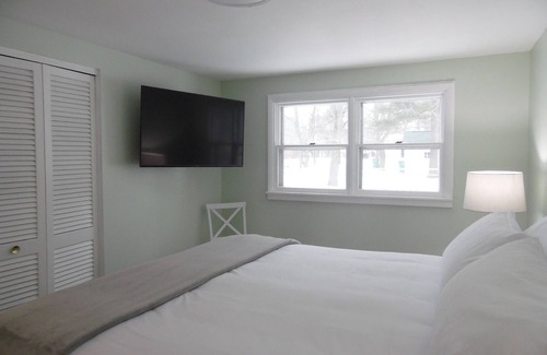 East Tawas House | Cottage charm pet friendly! Located on Lake Huron