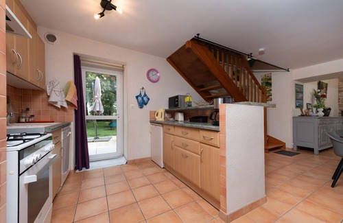 Crach Cottage | Cottage 'Chez Nous' with Private Terrace, Shared Garden and Wi-Fi