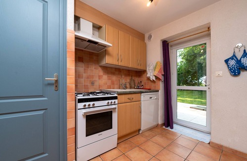 Crach Cottage | Cottage 'Chez Nous' with Private Terrace, Shared Garden and Wi-Fi